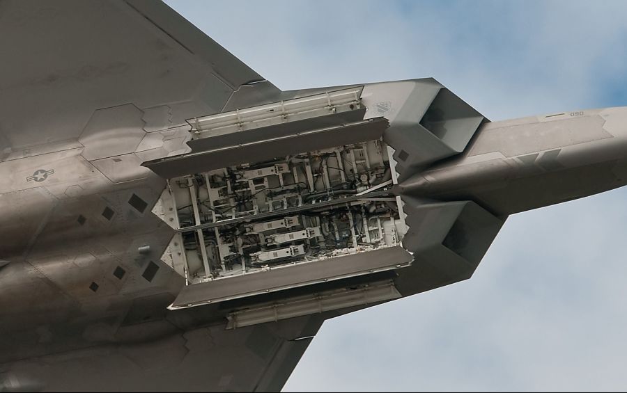 F-22 weapons bay.jpg