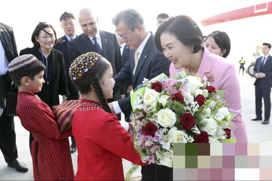 문재인대통령,투르크메니스탄 도착_5.jpeg