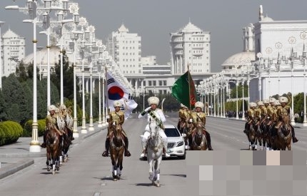 문재인 대통령,투르크메니스탄 대통령과 정상회담_1.jpeg