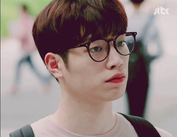 뿔테안경 쓰면 찐따처럼 보이는 이유_5.jpeg