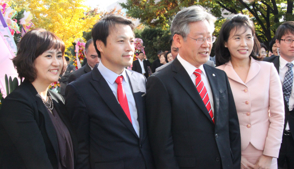 같은 정통출신이라고 세탁해주는 거 봐라_1.jpg