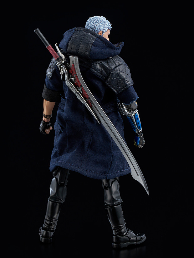 Sentinel-DMC5-Nero-Standard-006.jpg