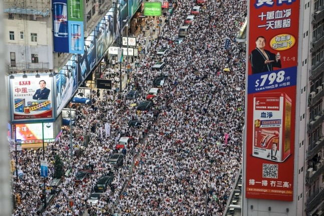 중국 언론 "홍콩 대규모 폭력시위에 美개입 있었다"_2.jpg