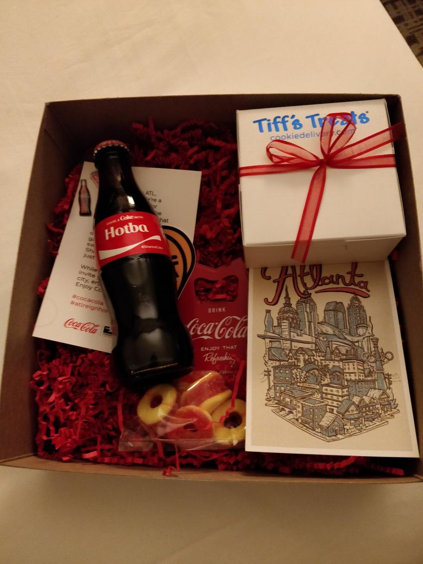 리그 공식 스폰서 코카콜라의 선물을 받은 선수들_5.jpg