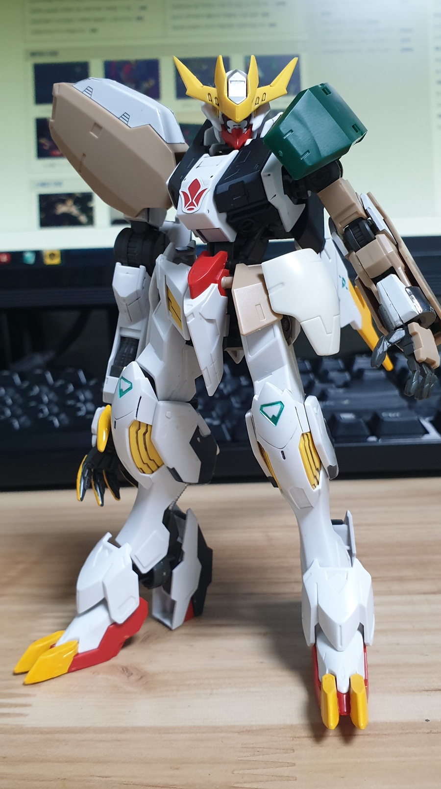 건담 바르바토스 세이드 (GUNDAM BARBATOS SHADE) 1 (2).jpg