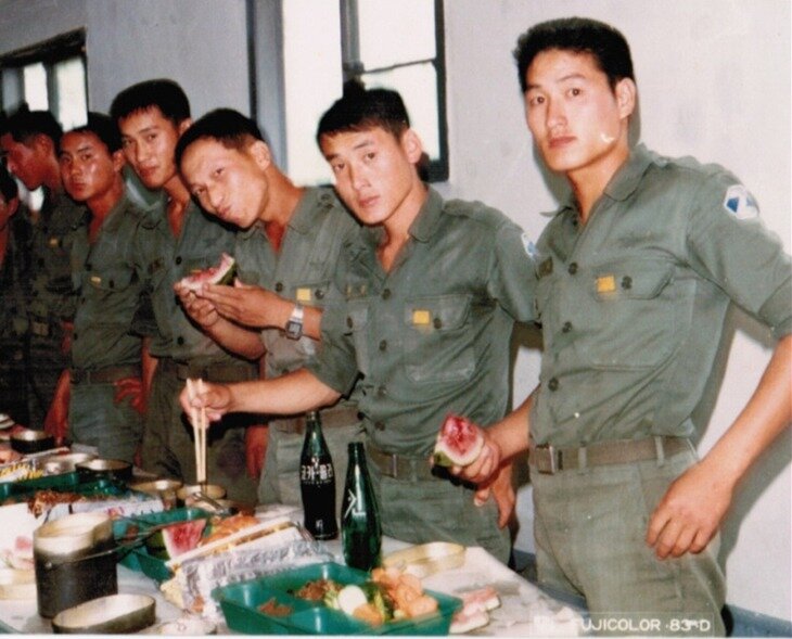 옛날군인 vs 요즘군인.jpg_1.jpg