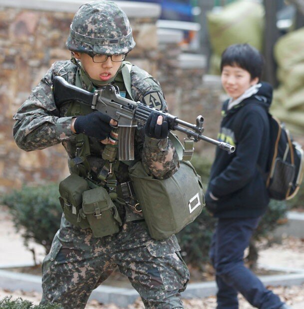 옛날군인 vs 요즘군인.jpg_6.jpg