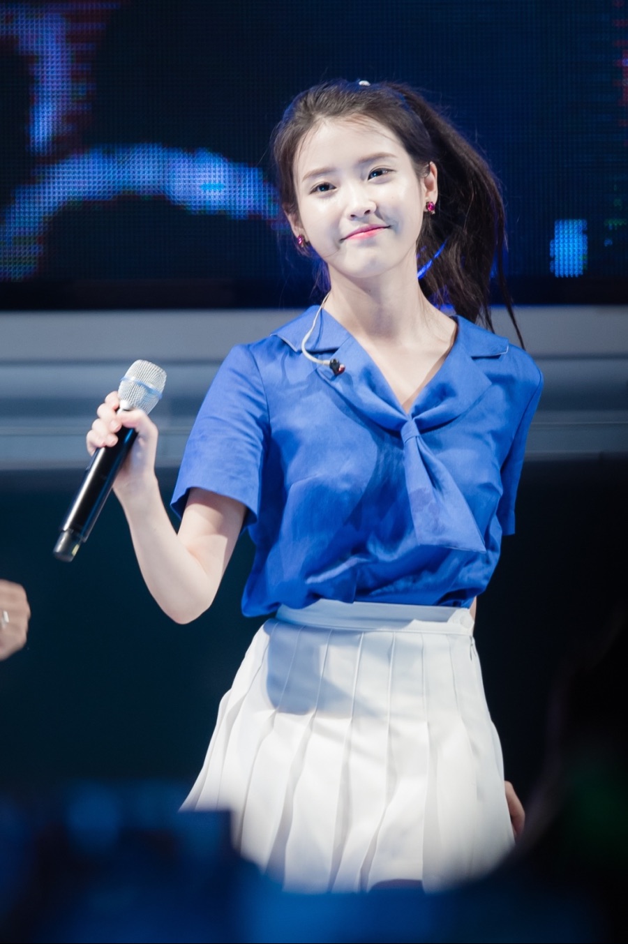 iu 사진 보고가라_3.jpeg