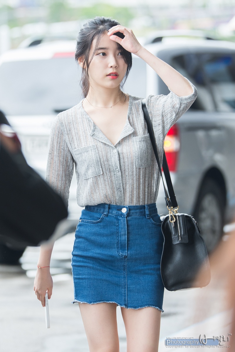 iu 사진 보고가라_4.jpeg