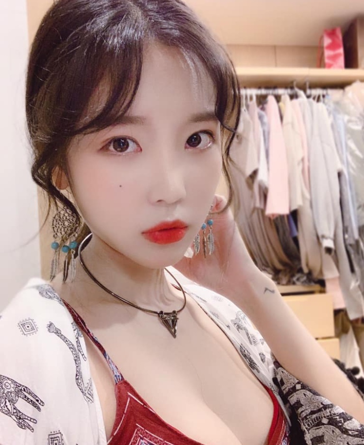 아이유 닮은꼴.jpg_1.jpeg