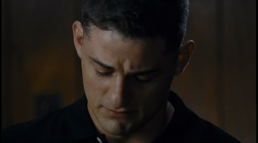 영화,결말) 여기에 공항 보안요원과 싸우는 해병이 있습니다_61.png