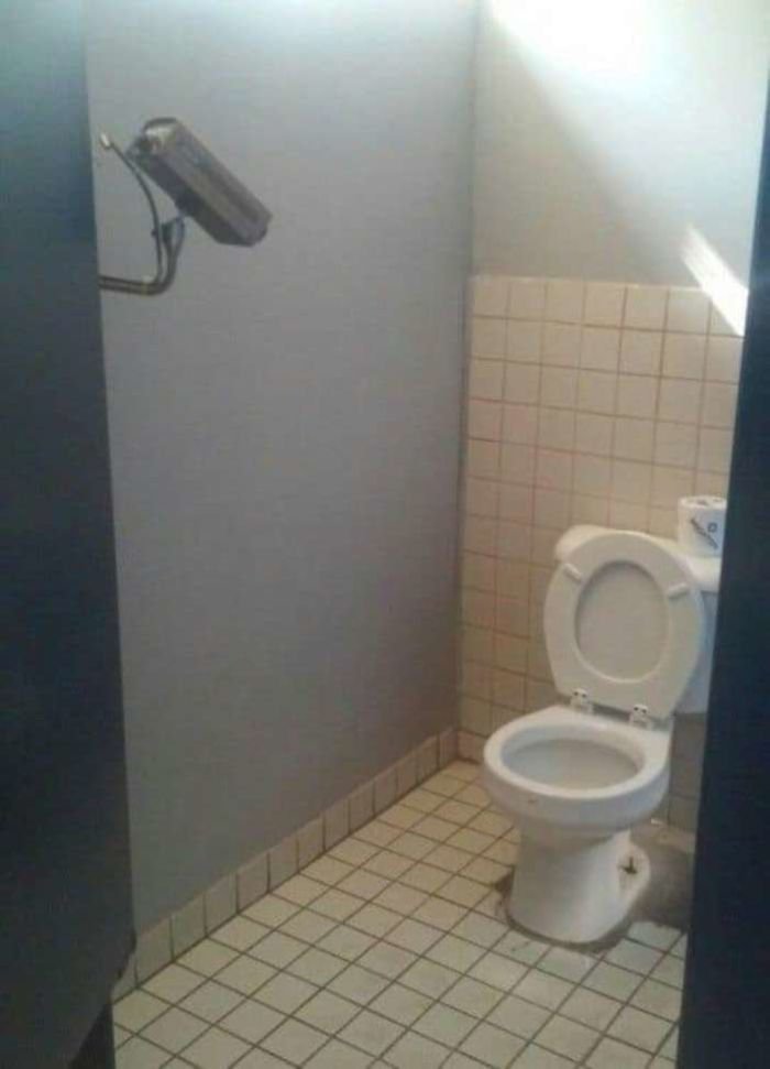 세상에 존재하는 기막히게 이상한 화장실들_4.jpg