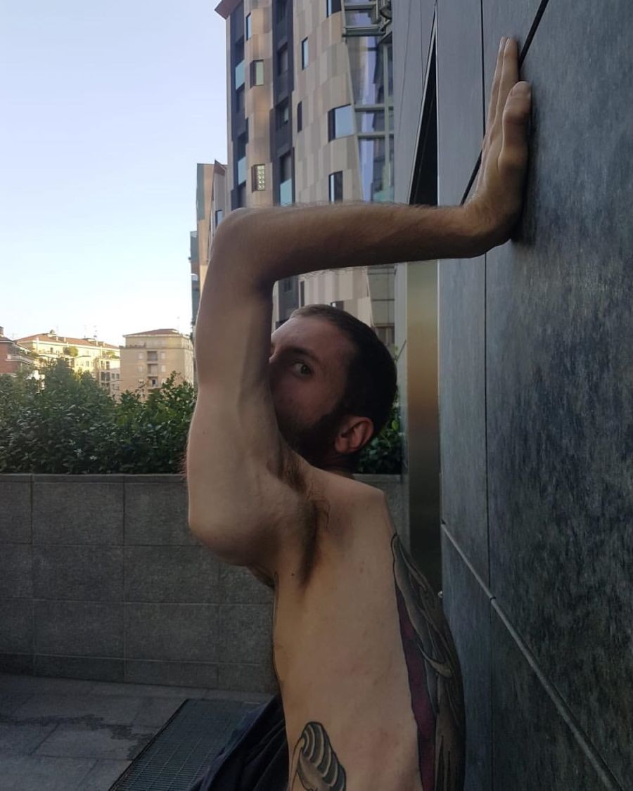 [약간 혐오] 어깨 비틀기_1.jpg