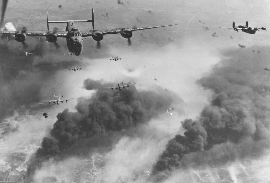 B-24D's_fly_over_Polesti_during_World_War_II.jpg