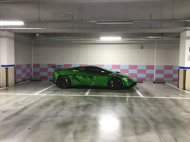 주차라인 2칸 쳐먹어도 인정하는 차.jpg_1.jpg