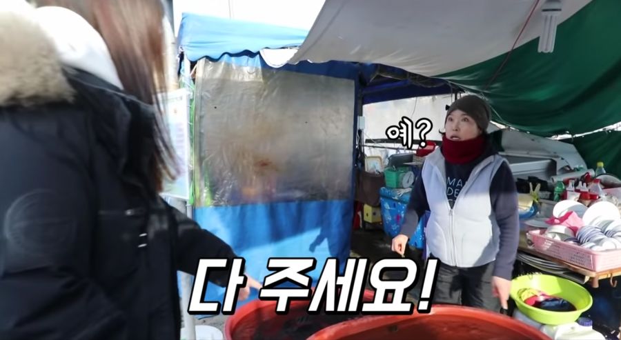 쯔양이 주문하는 양을 처음 본 상인들의 한결같은 반응_5.png