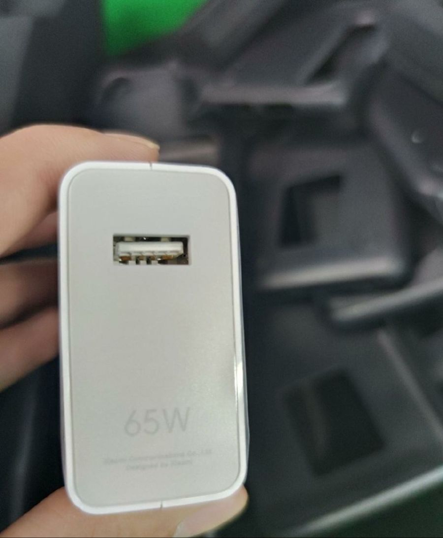 xiaomi-mi-10-pro-5g-hand-on-with-65w-charger.jpg