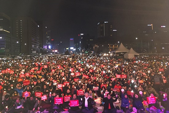 그 겨울, 뜨거웠던 광장_4.jpg