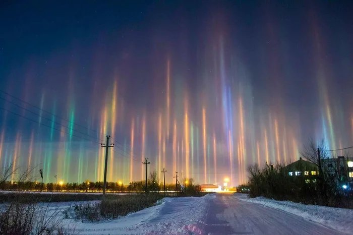 Extremely-Rare-Light-Pillars-in-Russia-dazzling-optical-phenomenon-caused-when-light-is-refracted-by-ice-crystals-These-pillars-tend-to-take-on-the-color-of-the-surrounding-light-source.jpg