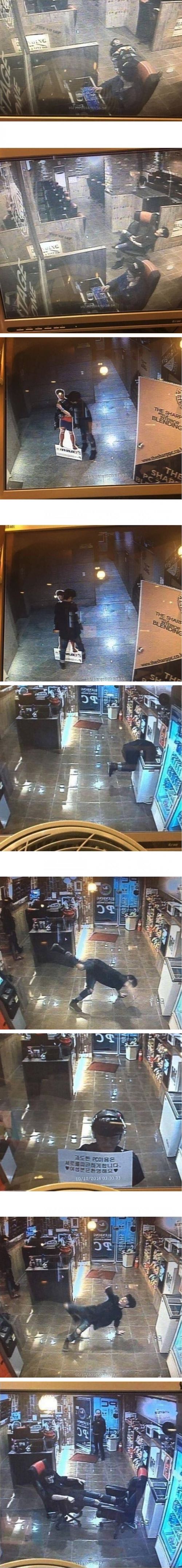 혼자서 잘 노는 PC방 알바.jpg_1.jpg