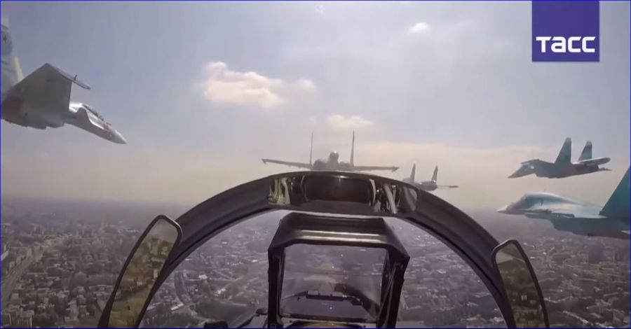 아 Su-57 등판했는데 역시 가까이선 안보여주네_3.jpg