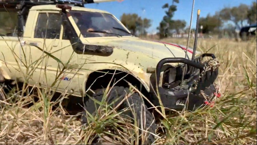 1980년대와 2010년대 30년 연식차이의 도요타 하이럭스,실차와 알씨카의 만남_4.jpg