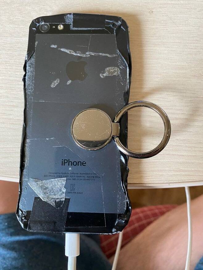 8년 동안 쓴 아이폰5를 바꾼 사람_2.jpg