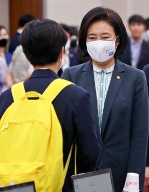 류호정 쳐다보는 박영선 장관_1.jpeg