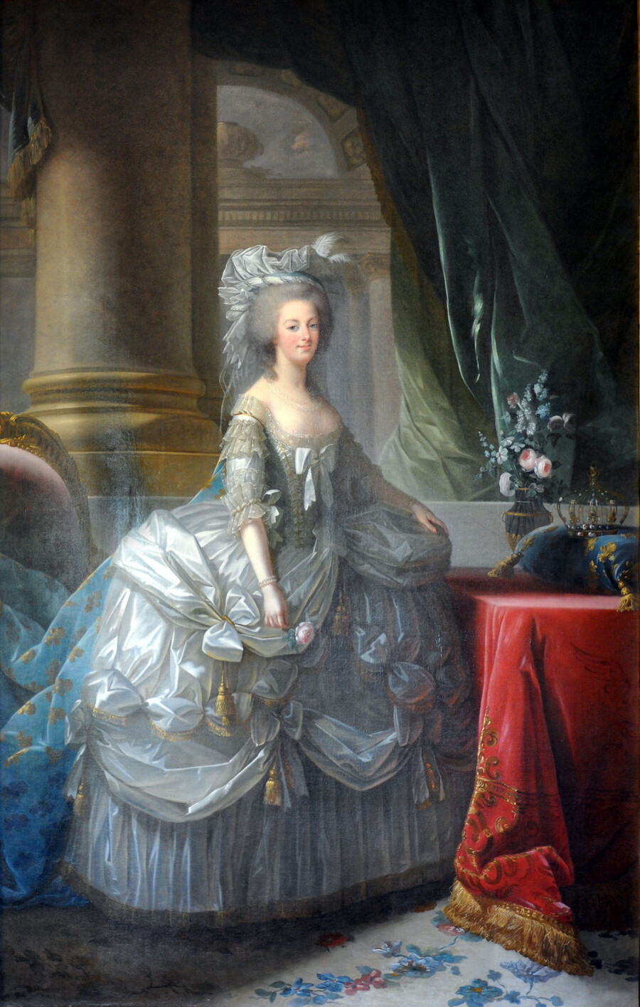 Marie-Antoinette_par_Elisabeth_Vigée-Lebrun_-_1783.jpg