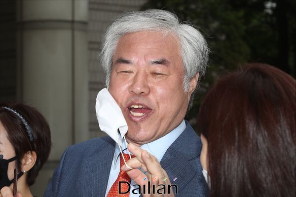 전광훈 마스크를 벗고 다니거나 써도 우습게 썼음_1.jpeg