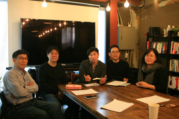 안구주의) 조국흑서 5인방 단체샷.jpg_1.jpeg