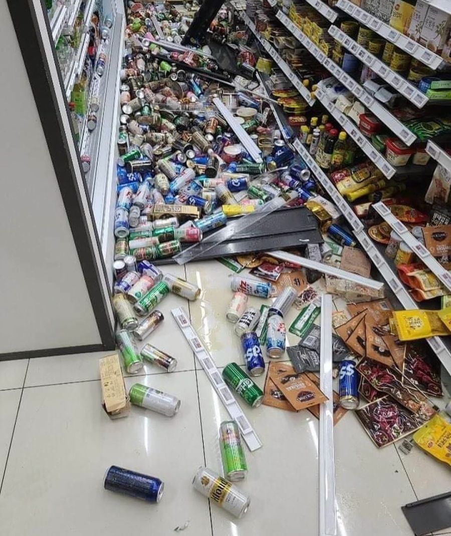 오늘도 평화로운 한국의 편의점_4.jpg