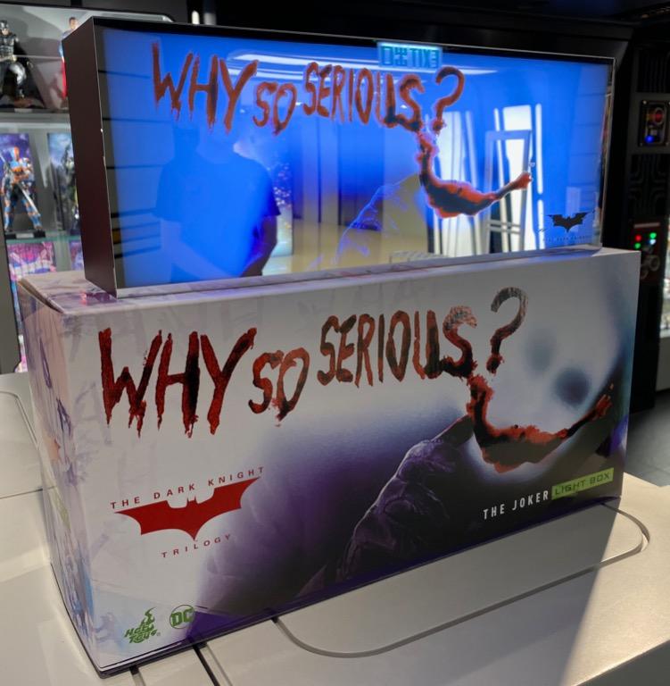 _hottoys__led_mirror_light_box_the_joker_why_so_serious_l__lightbox_1585206653_2cae1ffbb_progressive.jpg