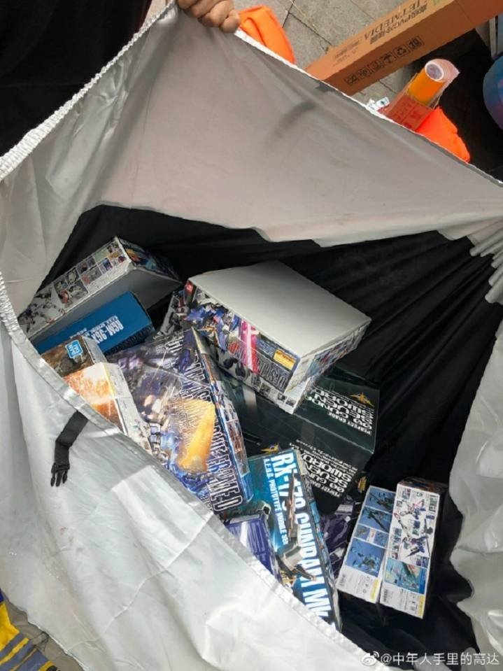 중국 홍수 대피 중 아내가 챙긴 건프라들_3.jpg