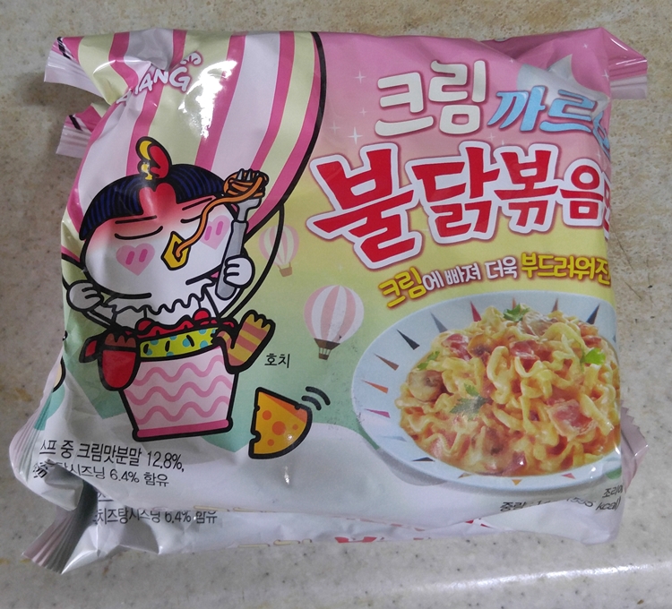 크림까르보나라 불닭볶음면_1.jpg