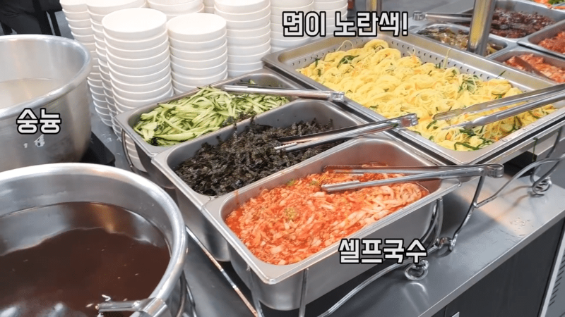 뭘 좋아할지 몰라서 이것저것 다 갖다 놓은 6천원 뷔페.jpg_9.png