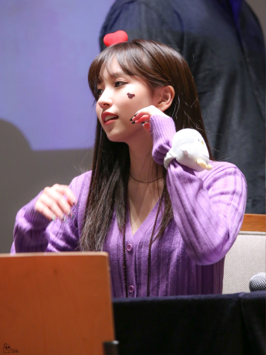 twicemina-20190524-232009-000.jpg