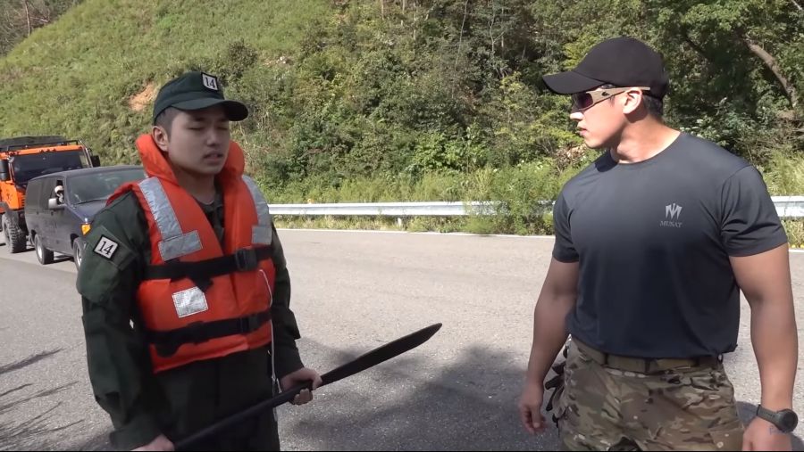 인방, 가짜사나이) 1기 자체 오마주를 시도한 로건 교관_3.jpg