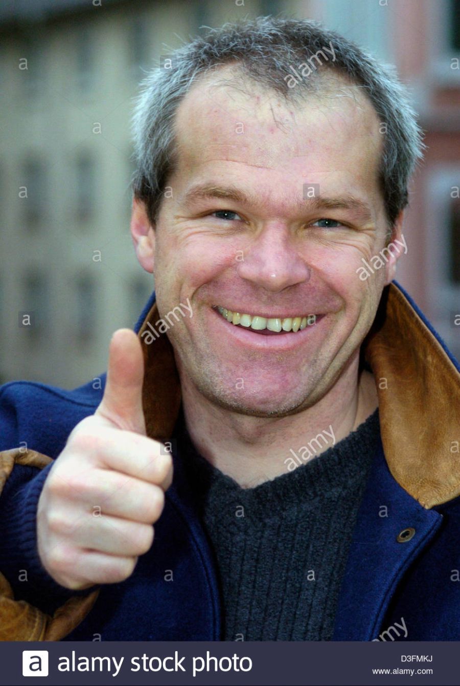 dpa-german-film-director-uwe-boll-gives-the-thumbs-up-in-mainz-germany-D3FMKJ.jpg