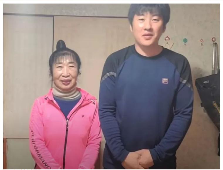 흔치않은 25살 연상연하 커플