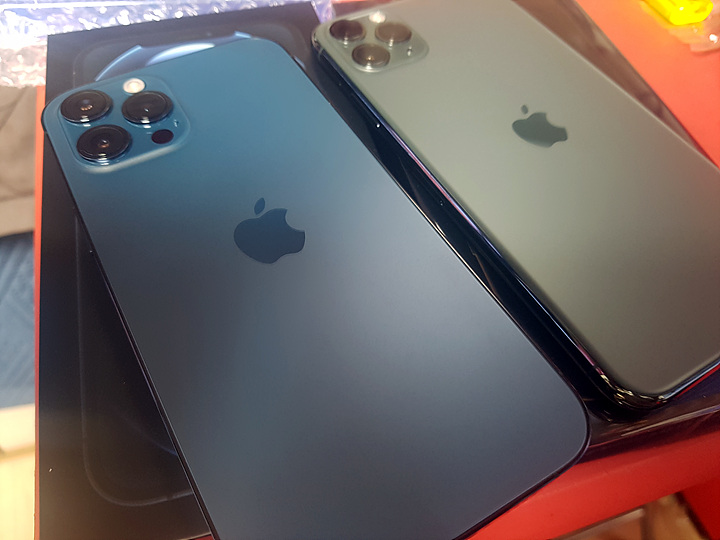 아이폰 12 프로 맥스- 퍼시픽 블루 개봉~샷_6.jpg