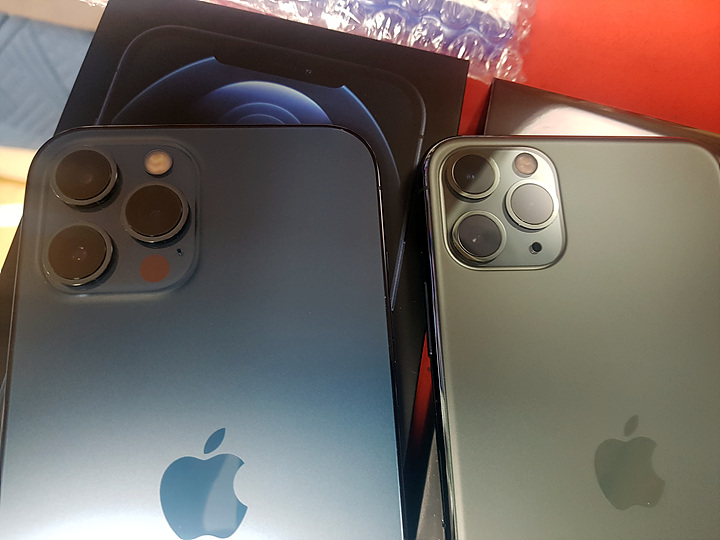 아이폰 12 프로 맥스- 퍼시픽 블루 개봉~샷_7.jpg