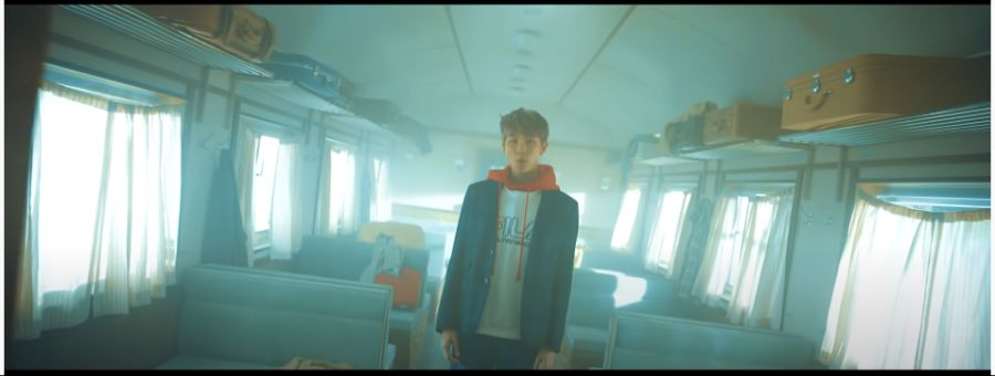 BTS) 봄날 뮤직비디오에서 세월호를 연상시키게 하는 장면들_1.png