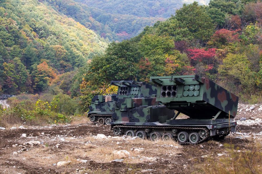 1920px-2014.10.16_육군_5포병여단_MLRS사격훈련_Republic_of_Korea_Army_The_5th_Artillery_Brigade_(14959652644).jpg