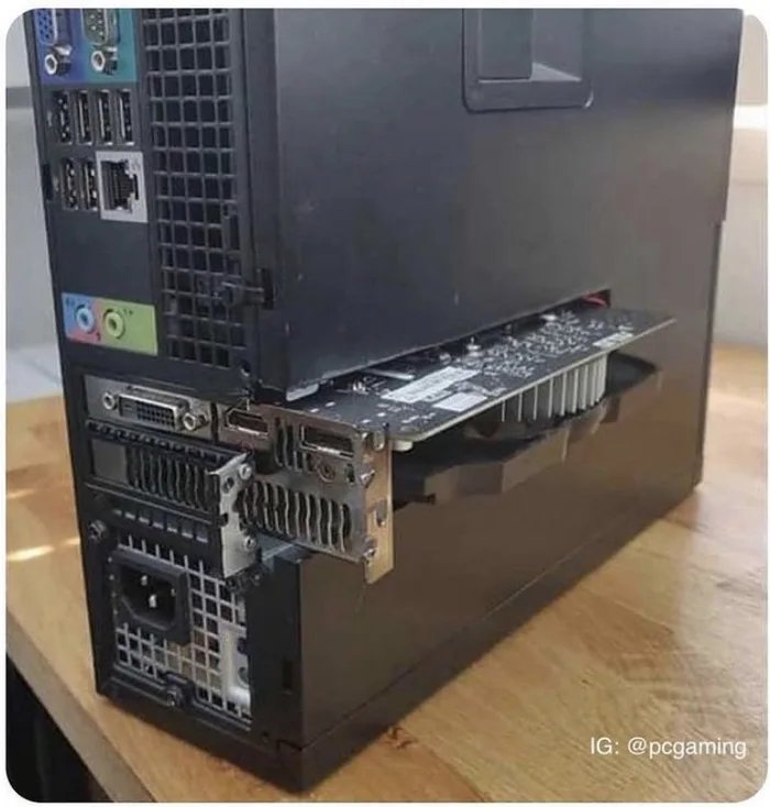 컴퓨터케이스에 그래픽카드가 안맞을때 솔루션.jpg (백업)유머 게시판(20202021)