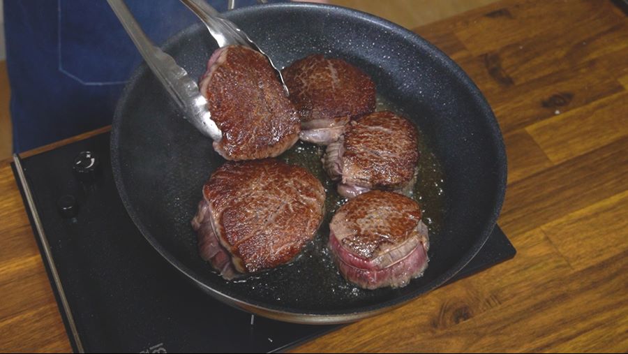 부드러움과 고소함의 끝판왕 솔트배의 기버터 스테이크_6.jpg