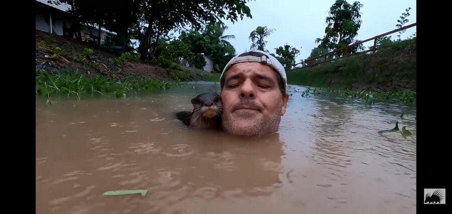 강에서 헤엄치다 만난 운명의 상대_4.jpg