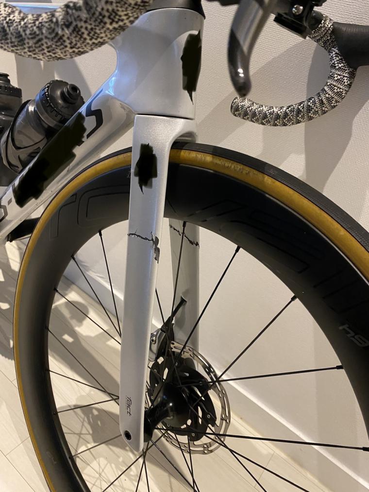 1,350만원짜리 자전거 타는 도중 박살남_2.jpg