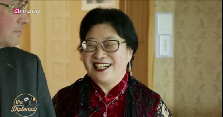 방금 논란의 벨기에대사부인 보고 놀람_4.jpg