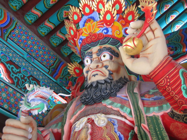 Guard_statue_in_a_Korean_temple.jpg